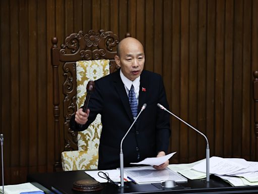 韓國瑜敲槌宣布三讀通過NCC組織法修正案 (圖)