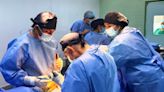 Médicos extranjeros llegan a Perú para operar de la columna a niños y adolescentes