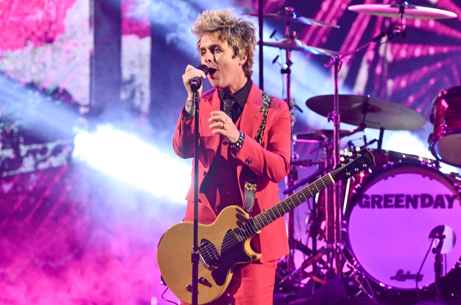 Billie Joe Armstrong Went to Taylor Swift’s Eras Show in France and Had No Notes: ‘Great Voice. Great Entertainer’