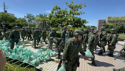 3天後迎戰台海喜樹海灘攻防 陸軍203旅後備軍人練陣地構築暖身 - 自由軍武頻道