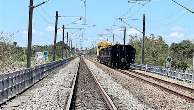 台鐵嘉義南靖至後壁路基疑又沉陷 列車10km慢速通過