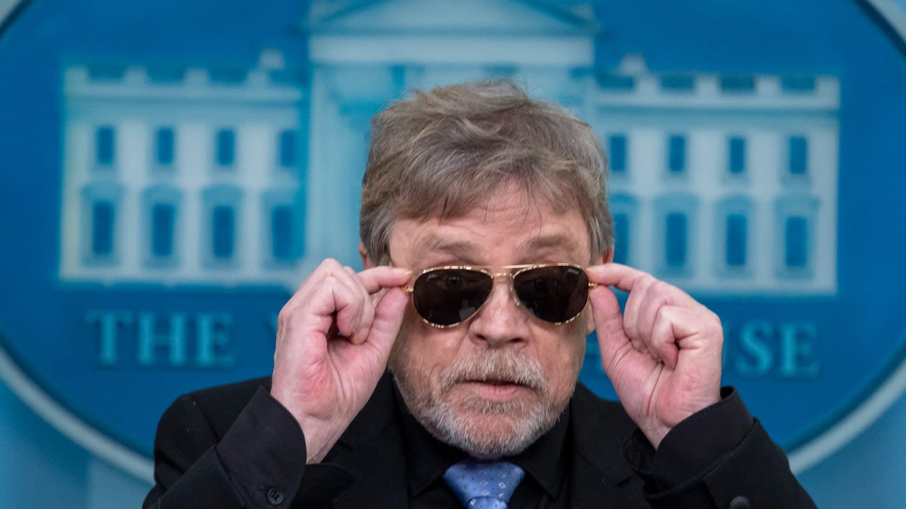 'Star Wars' actor Mark Hamill drops by White House for a visit with 'Joe-bi-Wan Kenobi'