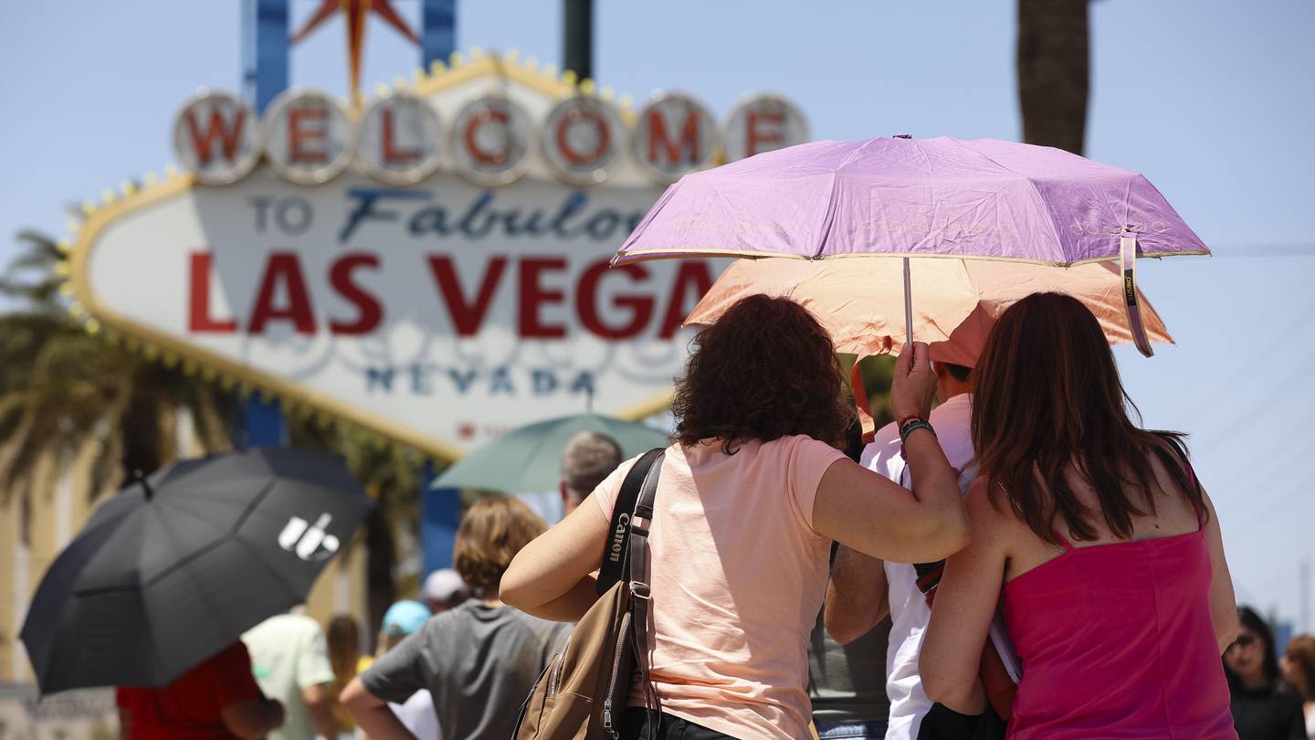 Searing heat wave grips large parts of the US and causes deaths in the West