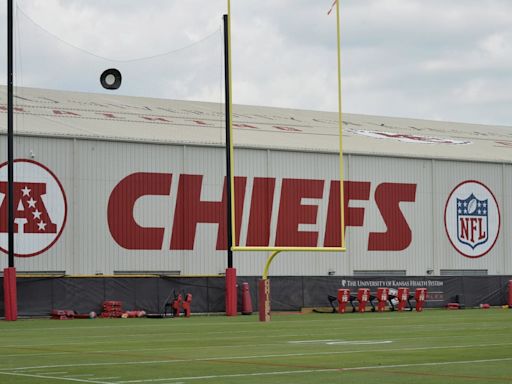 Chiefs Cancel Thursday's Practice After Medical Emergency Involving Player, Per Reports