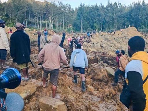 Hundreds feared dead in massive Papua New Guinea landslide