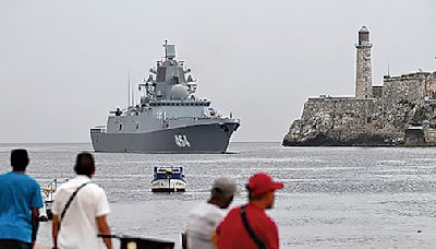 加拿大軍艦訪問古巴巧遇俄艦