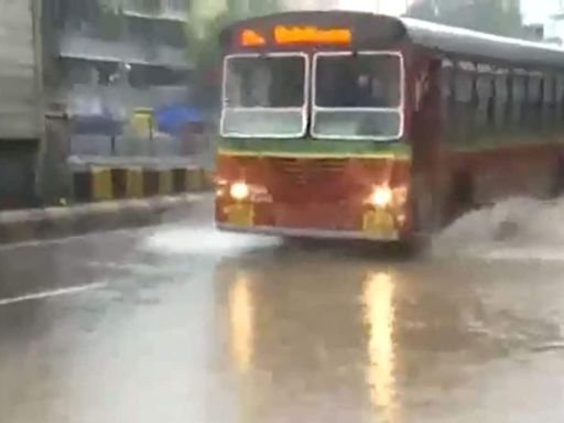 Heavy Rain in Mumbai, Woes Pour: Andheri Subway Shut; Dadar, Lower Parel, Kurla Flooded; Flight Diverted - News18