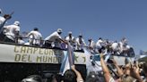 En fotos: miles de personas reciben a la Selección argentina y la ciudad es un río de gente