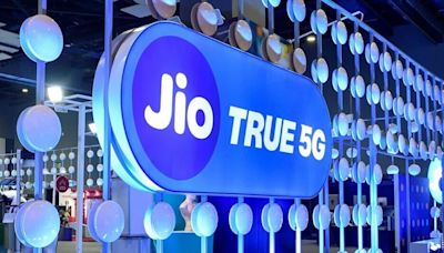 Jio brings back its Rs 999 prepaid plan, this time with better benefits