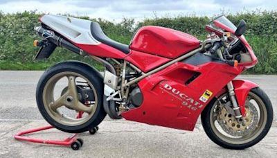 ¿Ganga o estafa? Los datos que hay detrás de la subasta de esta Ducati 916