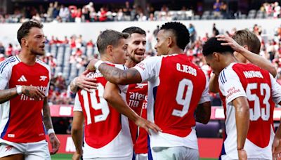 Martinelli wins it late as Arsenal ease past Manchester United