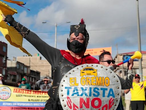 Taxistas criticaron al alcalde de Bogotá, Carlos Fernando Galán: “No éramos vándalos cuando salió a hacer campaña con nosotros”