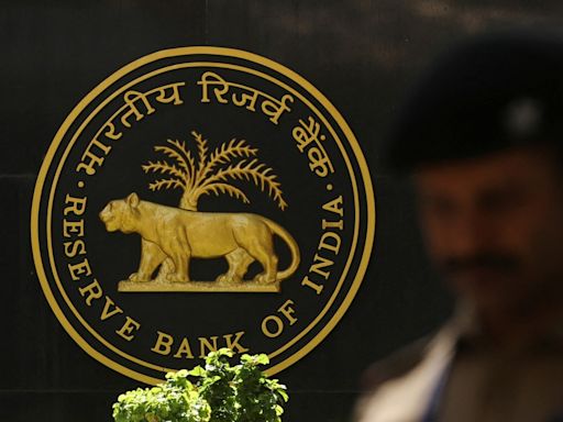 India's foreign exchange reserves rise by $810 mn to $653.7 bn on June 21: RBI