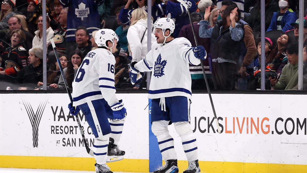 'Great Player': Maple Leafs' Matthews Praises Star Forward for Handling Adversity