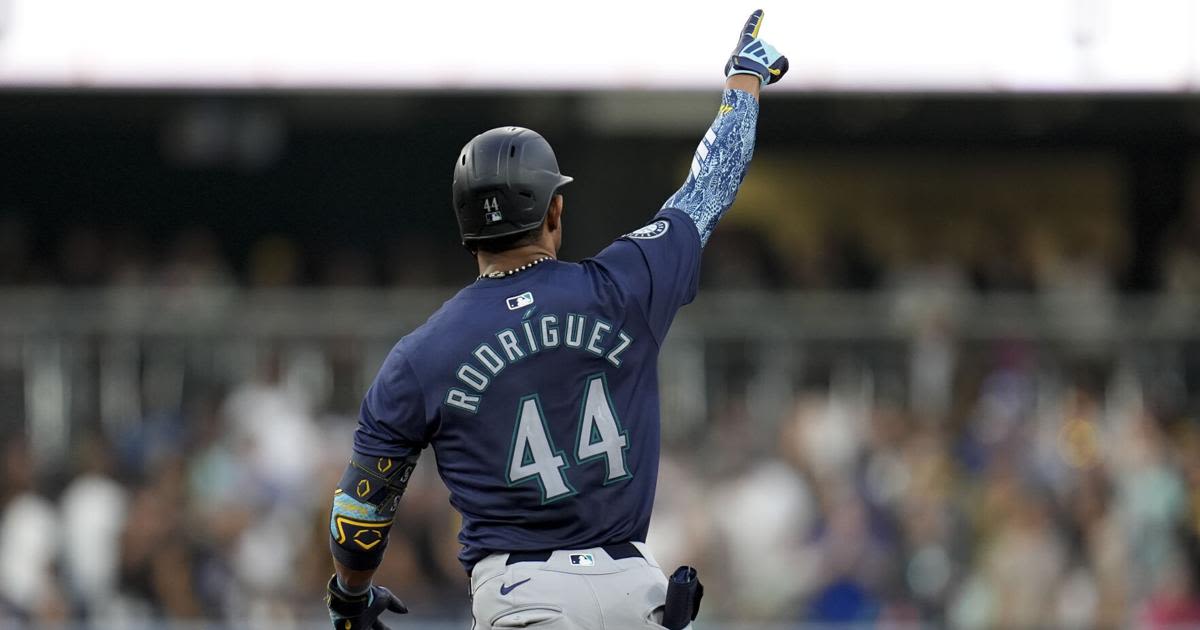 Mariners receive positive update after Julio Rodriguez leaves with ankle injury