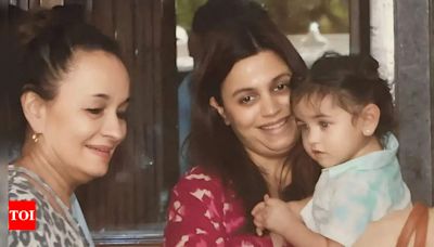 Alia Bhatt's sister Shaheen Bhatt beams with joy as she carries Raha to her grandmother Soni Razdan's house - Times of India