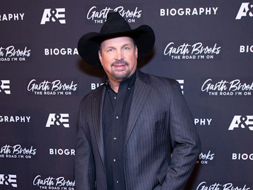 Garth Brooks addresses 'elephant in the room' during fan chat