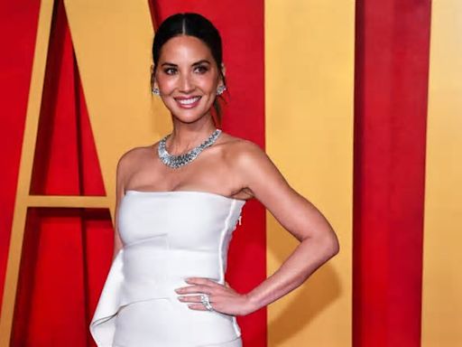 Olivia Munn e la diagnosi “terrificante” di cancro al seno: 4 interventi chirurgici in 10 mesi