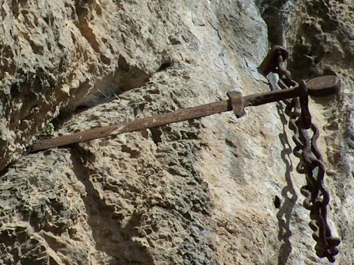 French ‘Excalibur’ mysteriously disappears after being stuck in rock for 1,300 years. The story of the ‘magic’ sword