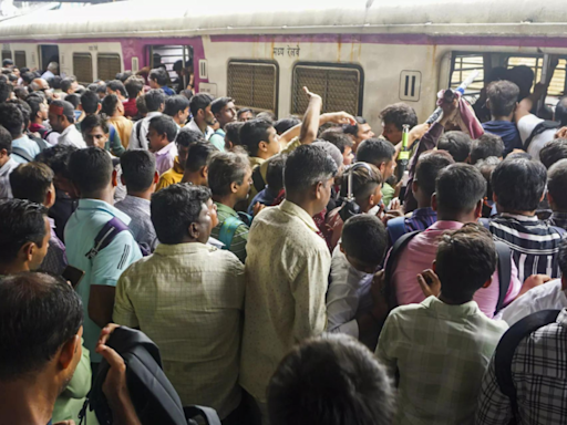 Commuters inconvenienced by temporary shifting of starting points of express trains | Thane News - Times of India