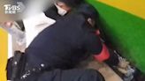 有片／火車要開了！男童跌落月台「瞬間消失」 上海警急衝3秒搶救