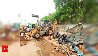 GMDA demolition drive clears illegal encroachments in Gurgaon's sector 4 | Gurgaon News - Times of India