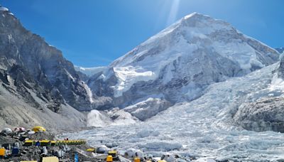 Nepal court orders limit on Everest climbing permits