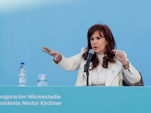 Cristina Kirchner compartió una nota de la BBC para cuestionar al Gobierno de Milei por sus políticas económicas