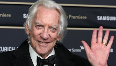 Donald Sutherland, the towering actor whose career spanned ‘M.A.S.H.’ to ‘Hunger Games,’ dies at 88