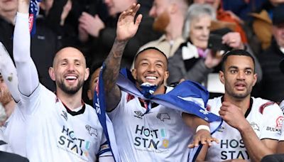 ¡Nathaniel Mendez-Laing y el Derby County consiguen histórico ascenso a Championship!