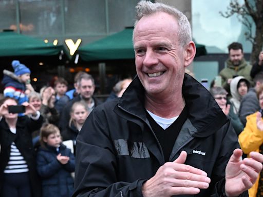 See Fatboy Slim rehearsing bass in a hotel bedroom ahead of his Housemartins Glastonbury reunion