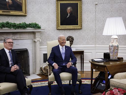 Biden recibe a Starmer en la Casa Blanca: el Reino Unido es el "lazo" que une la OTAN