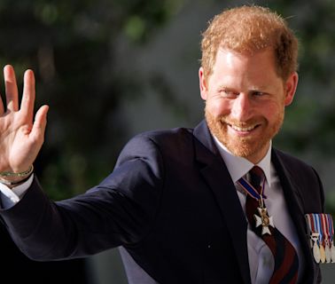 El príncipe Harry llegó a Londres pero el rey Carlos III está "demasiado ocupado" para verlo