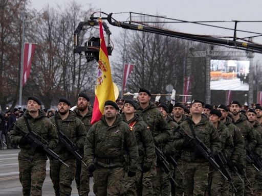 El motivo por el que el ejército español desfila en el Día de la Independencia de Letonia
