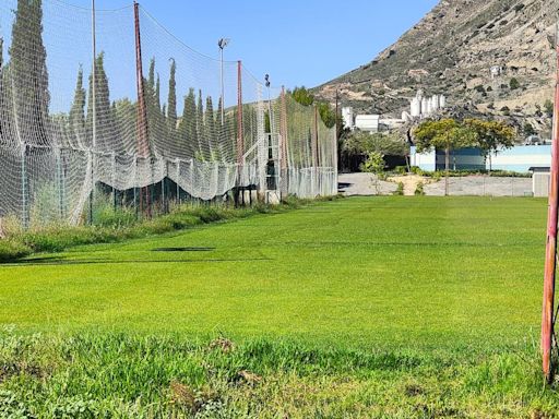 El Hércules se entrena en el campo de golf de Bonalba debido a la resiembra del césped en Fontcalent | Fútbol | Cadena SER