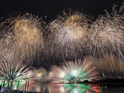 大稻埕夏日節逾10萬人次 無風雨七夕煙火效果佳