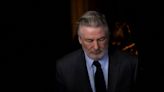 Fiscal imputa a Alec Baldwin y otras dos personas por disparo mortal durante rodaje de "Rust"