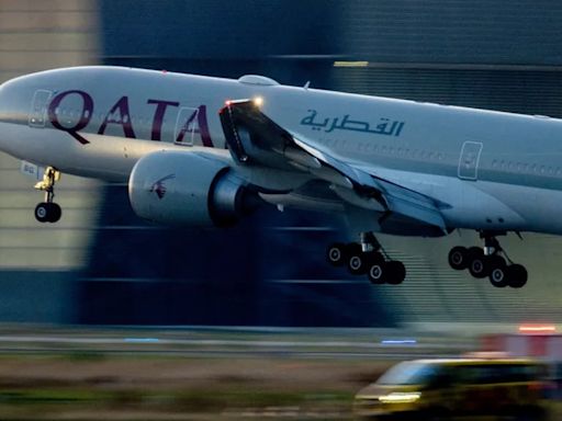 Doce heridos en un vuelo de Qatar a Irlanda por turbulencias: el dramático relato de los pasajeros
