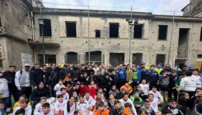 Juve Stabia - Le vespe incontrano i bambini dell'Oratorio della cattedrale del centro antico