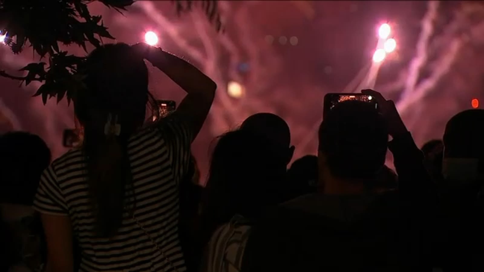 Macy's 4th of July fireworks dazzle once again on the West Side