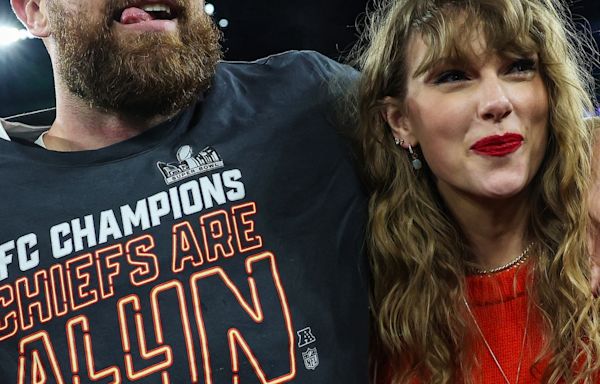 Travis Kelce Has Enchanting Reaction to Taylor Swift Cardboard Cutout at London Bar He Visited - E! Online