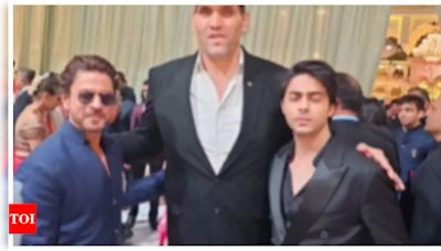 Shah Rukh Khan and son Aryan Khan pose with The Great Khali...s 'Shubh Aashirwad' ceremony | Hindi Movie News - Times of India