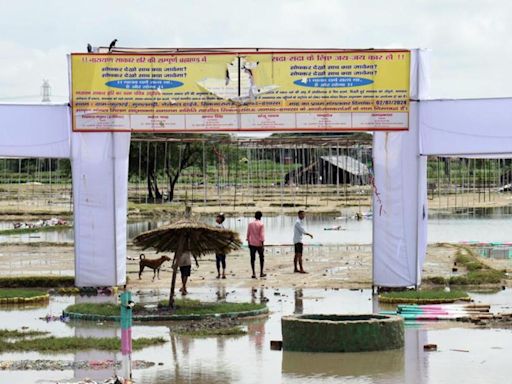 The discreet charm of the subaltern godmen