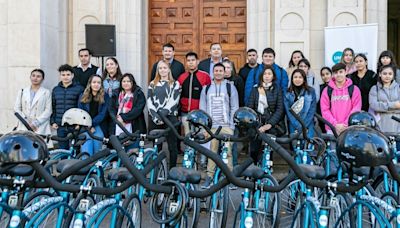 La UNL entregó 40 bicicletas a estudiantes para viajar de la facultad a sus residencias