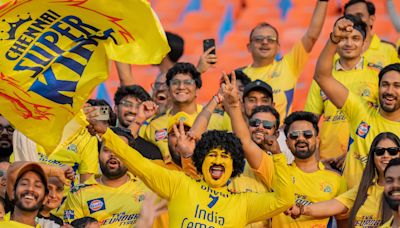 Dhoni Fever Grips Modi Stadium