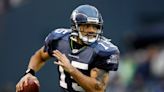 Former Seahawks QB Seneca Wallace to raise the 12 flag