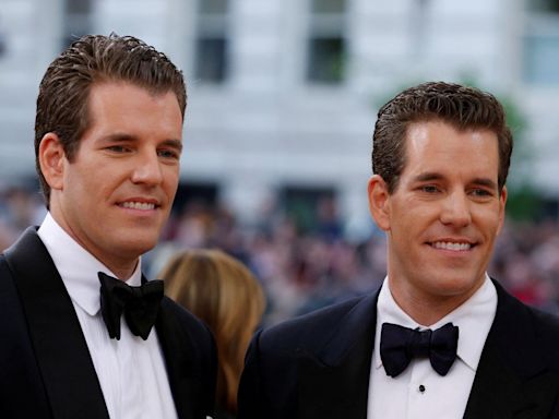 Winklevoss twins donate $1M in Bitcoin to support Sen. Warren's pro-crypto challenger