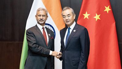 Jaishankar meets Chinese FM Wang in Laos, pushes for urgency in resolving LAC standoff