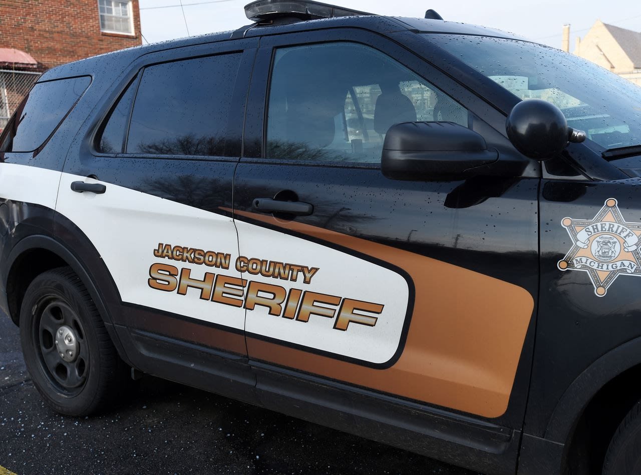 Jackson County sheriff’s deputy dies in off-duty crash