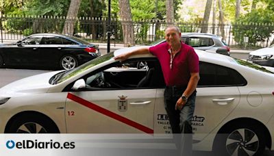 Otro Isbert al volante: Alfonso lleva 15 años como taxista, el oficio que popularizó su abuelo en sus películas